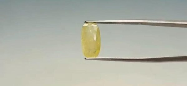 Yellow Sapphire - 3.8 Carat
