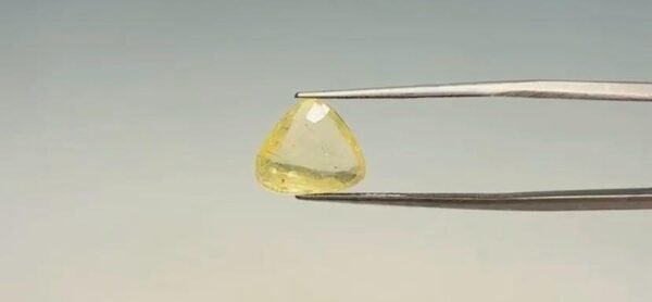 Yellow Sapphire - 3.95 Carat