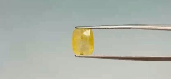 Yellow Sapphire - 4.4 Carat