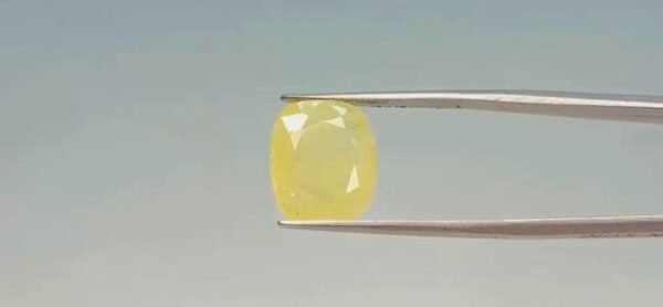 Yellow Sapphire - 7.85 Carat