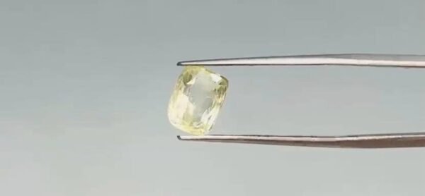 Yellow Sapphire  - 4.05 Carat