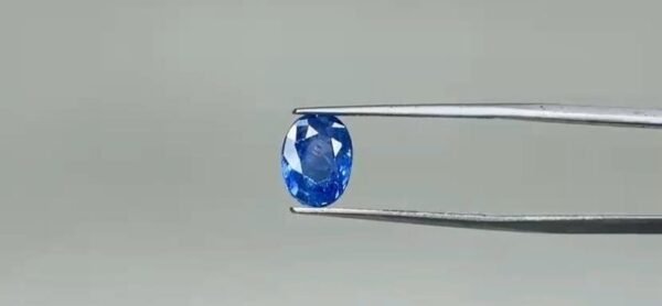 Blue Sapphire - 3.55 Carat