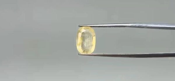 Yellow Sapphire - 3.8 Carat