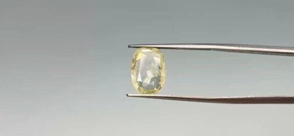 Yellow Sapphire - 2.95 Carat