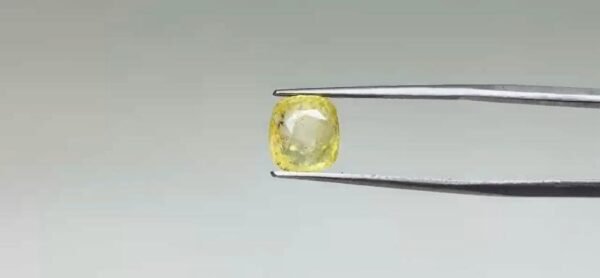Yellow Sapphire - 4.85 Carat