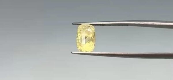 Yellow Sapphire - 4.6 Carat