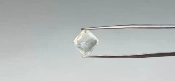 White sapphire - 4.05 Carat