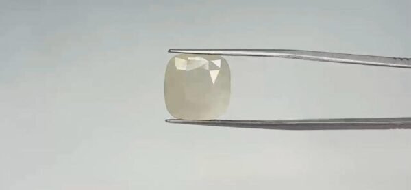White sapphire - 16.3 Carat