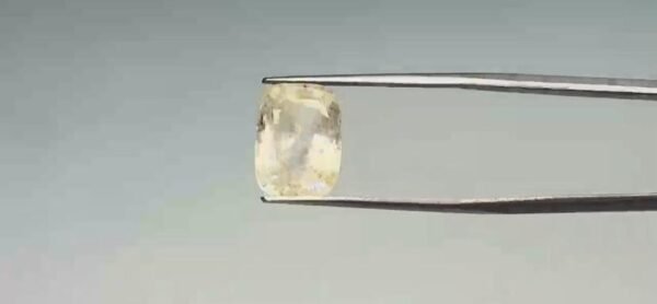 White sapphire - 7.35 Carat