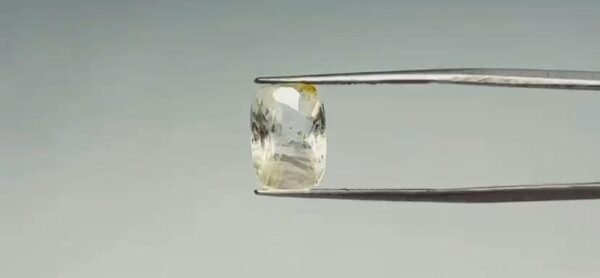 White sapphire - 5.75 Carat