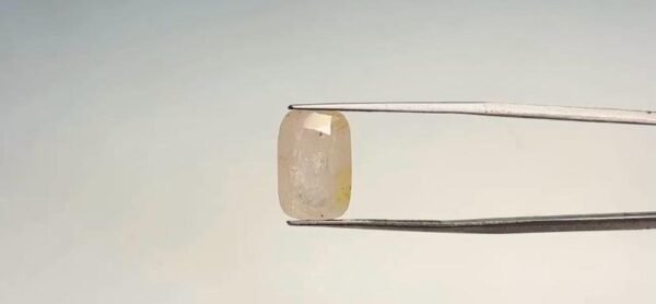 White sapphire - 8.5 Carat