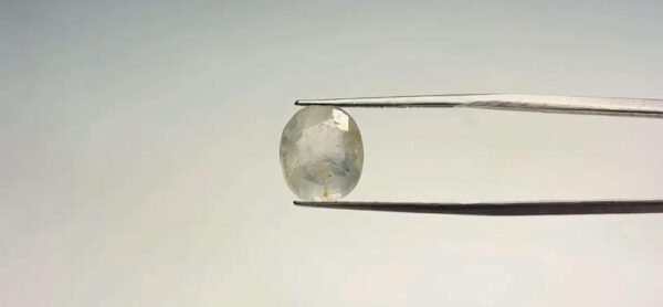 White sapphire - 5.95 Carat
