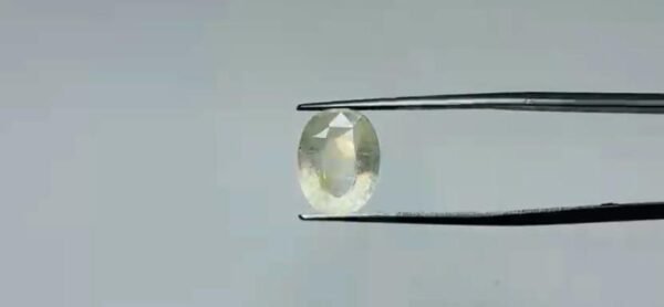 White sapphire - 7.2 Carat