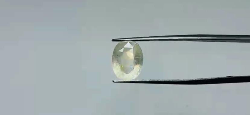 White sapphire - 7.2 Carat