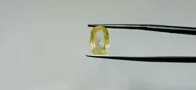 Yellow sapphire - 5.9 Carat