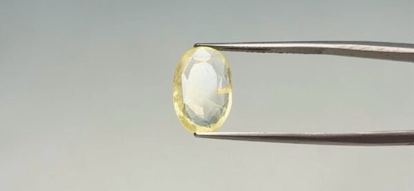 Yellow sapphire - 4.2 Carat