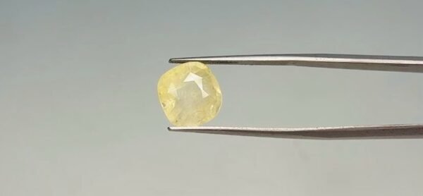Yellow sapphire - 8.45 Carat