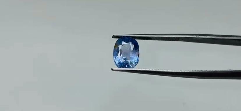 Blue sapphire - 3.6 Carat