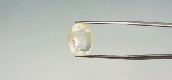 Yellow sapphire - 7 Carat