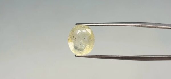 Yellow sapphire - 6.4 Carat