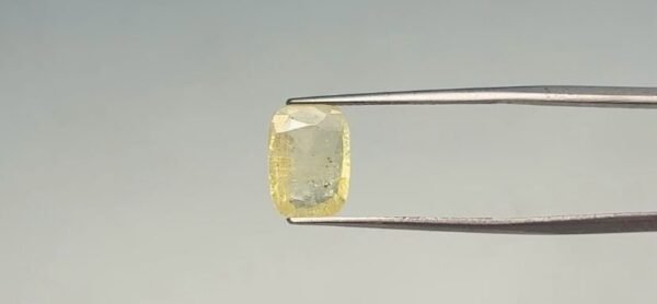 Yellow sapphire - 3.45 Carat