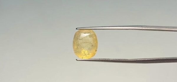 Yellow sapphire - 6.75 Carat