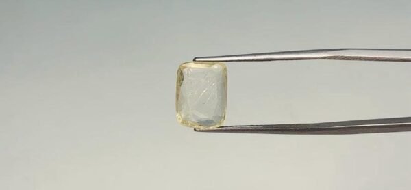 Yellow sapphire - 3.75 Carat