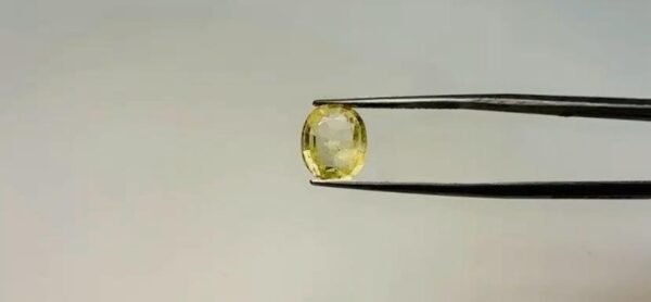 Yellow sapphire - 3.55 Carat