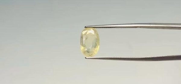 Yellow sapphire - 4.55 Carat