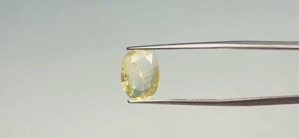 Yellow sapphire - 4.1 Carat