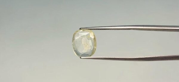 Yellow sapphire - 3.85 Carat
