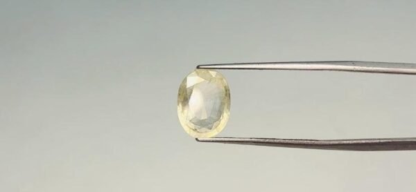 Yellow sapphire - 4.05 Carat