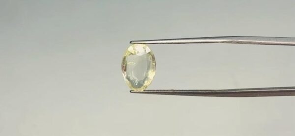 Yellow sapphire - 3.65 Carat