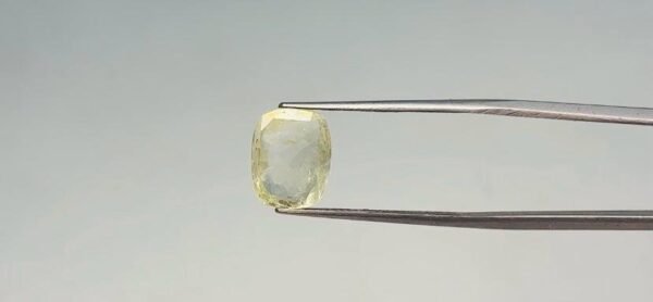 Yellow sapphire - 3.75 Carat