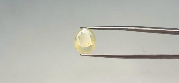 Yellow sapphire - 7.05 Carat