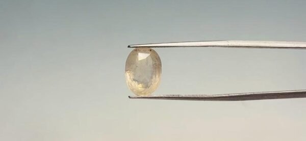 Yellow sapphire - 7.05 Carat