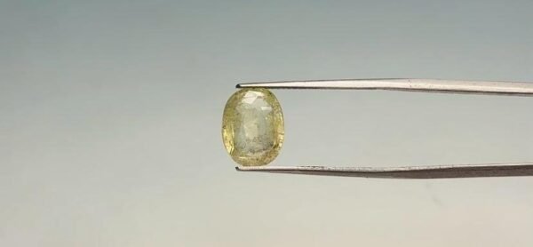 Yellow sapphire - 6.1 Carat