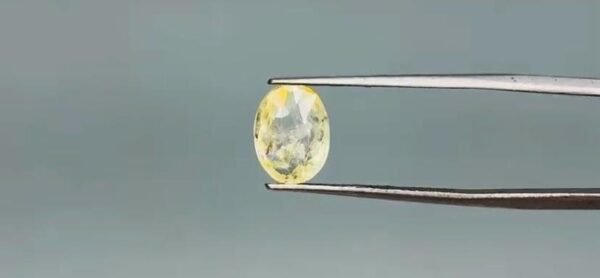 Yellow sapphire - 3.55 Carat