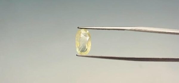 Yellow sapphire - 4.05 Carat
