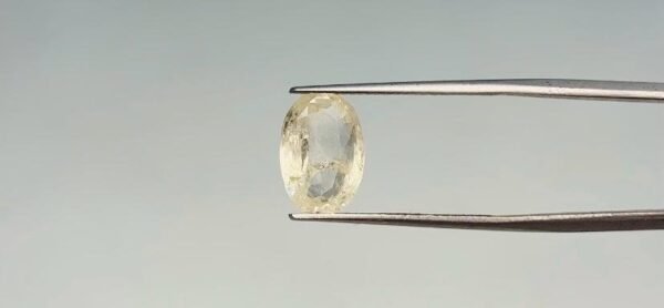 Yellow sapphire - 5.15 Carat