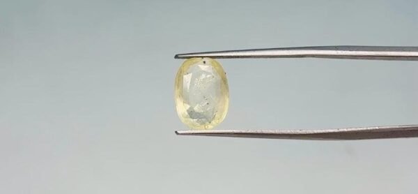 Yellow sapphire - 4.7 Carat