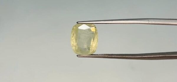 Yellow sapphire - 6.95 Carat