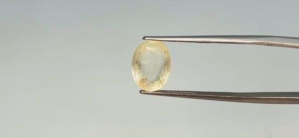 Yellow sapphire - 4.15 Carat