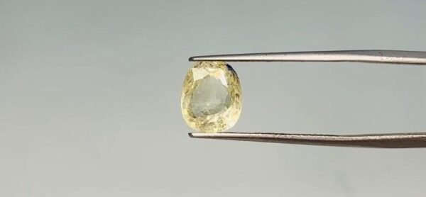 Yellow sapphire - 3.55 Carat
