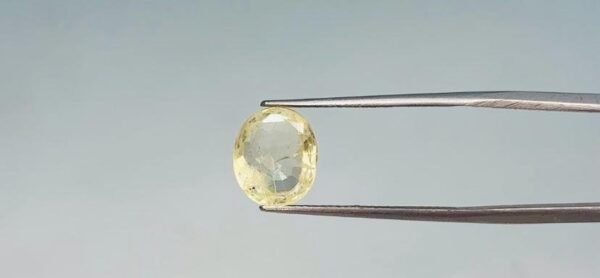 Yellow sapphire - 3.55 Carat