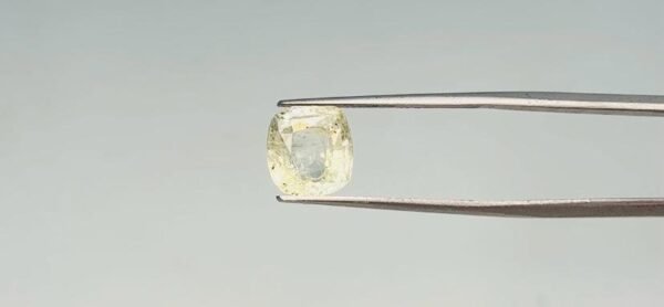Yellow sapphire - 4.05 Carat