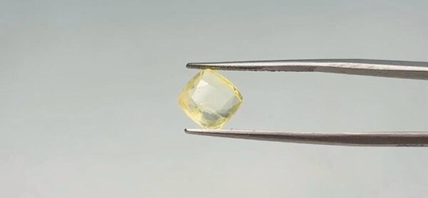 Yellow sapphire - 3.05 Carat
