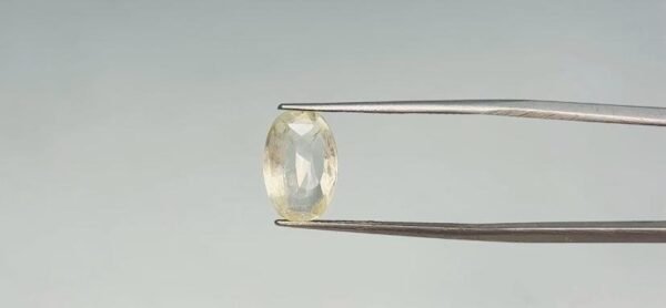 Yellow sapphire - 3.85 Carat