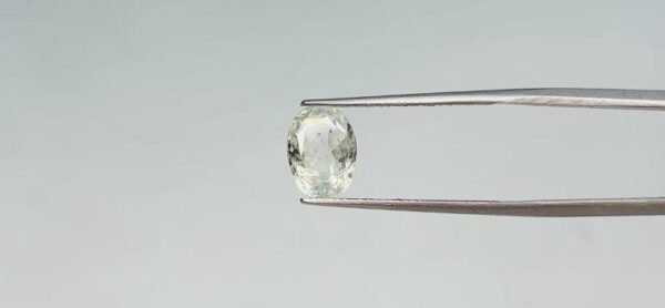 White sapphire - 2.85 Carat