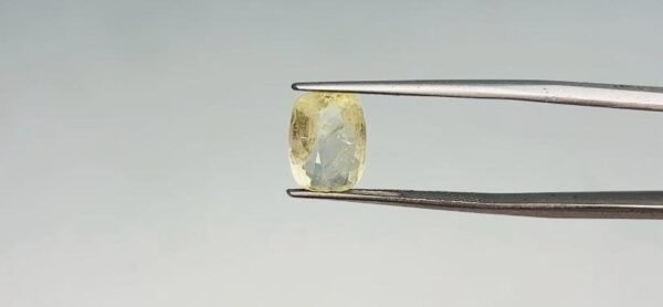 Yellow sapphire - 3.15 Carat